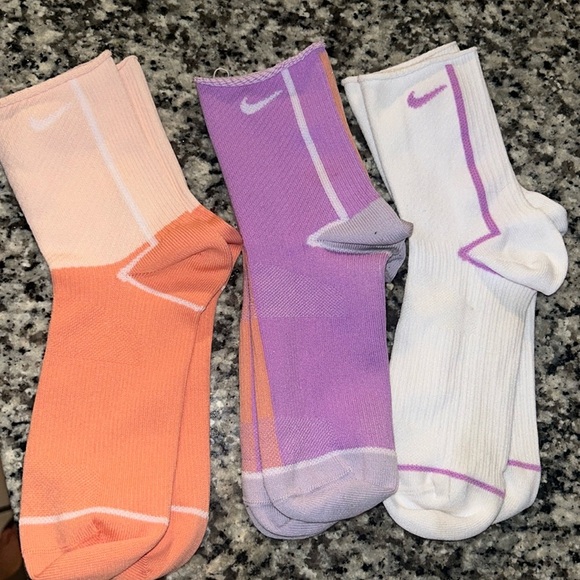 ***Bundle*** Nike Socks - Picture 1 of 3